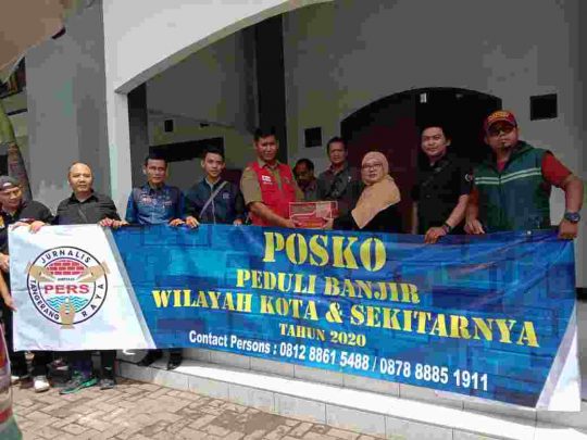 JTR Bersama SMSI Peduli Bencana Banjir Salurkan Bantuan