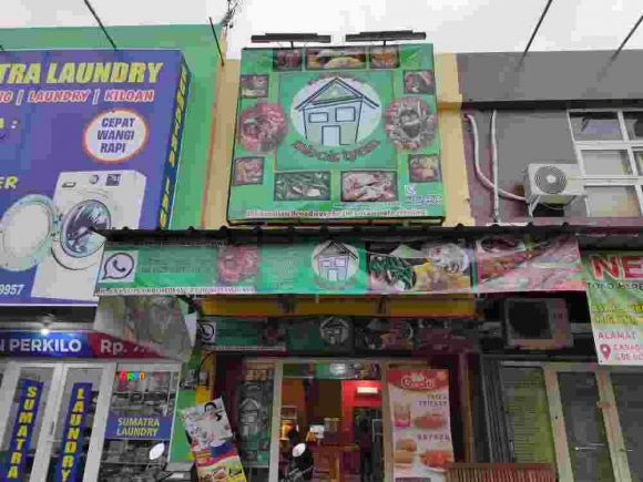 Maknyuus,,, Pondok Makan Mbok Iyem Sambalnya Bikin Nagih.