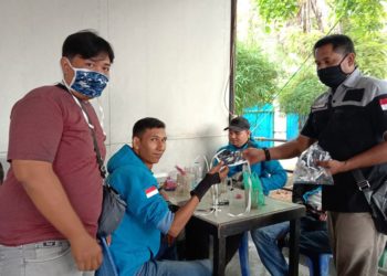 Senator Fachrul Razi bersama PPWI Lhokseumawe Berbagi Masker dan Bahan Pangan Kepada Insan Pers & Masyarakat