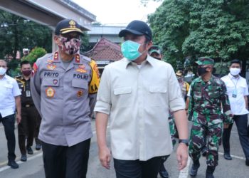 Kapolda Sumsel Pol.Drs Priyo Widyanto,M,M Menghadiri Kegiatan Launching Dapur Umum Guna Membantu Masyarakat Yang Terdampak Pandemi Covid-19