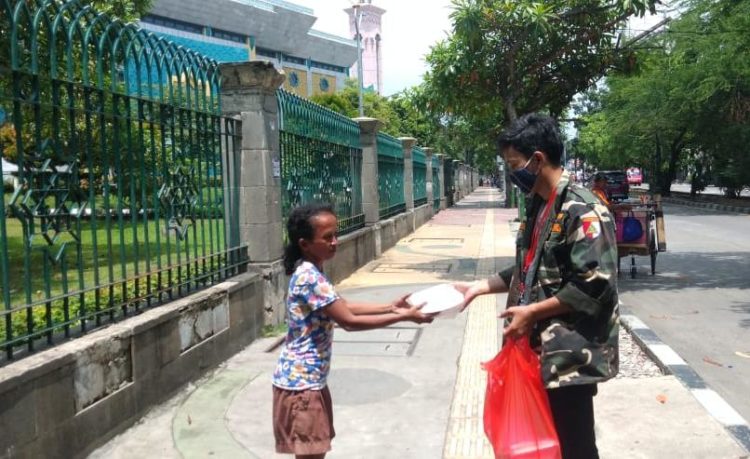 KEREN..!!! GP ANSOR JAKARTA UTARA BAGIKAN MAKAN SIANG GRATIS BAGI WARGA YANG TERKENA DAMPAK VIRUS CORONA