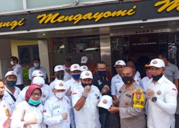 Ikatan Keluarga Minang Lakukan Baksos Ajak Seluruh Elemen Untuk Saling Bantu Warga Yang Terdampak Covid-19