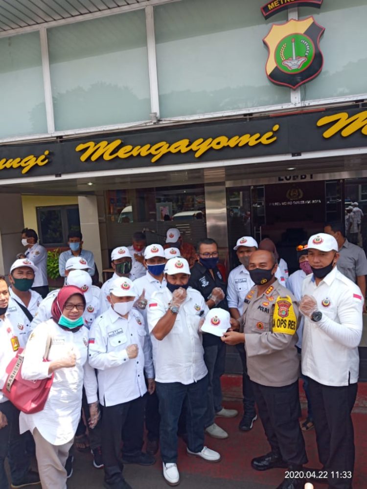 Ikatan Keluarga Minang Lakukan Baksos Ajak Seluruh Elemen Untuk Saling Bantu Warga Yang Terdampak Covid-19