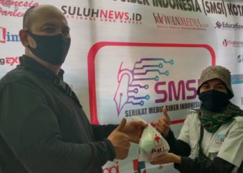 Guna Memutus Mata Rantai Virus Corona, PMI Kota Tangerang Serahkan Covid Kit Ke SMSI Kota Tangerang 