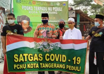 Bantu Putus Penyebaran Covid-19, PCNU Kota Tangerang Bagikan Masker Dan Hand Sanitizer