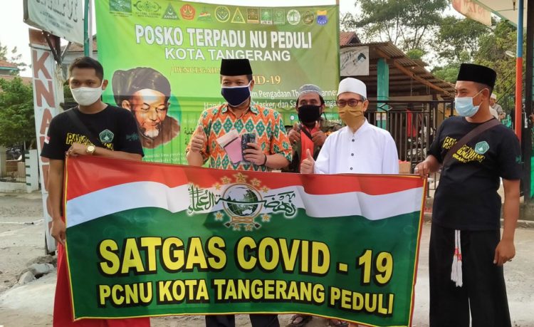 Bantu Putus Penyebaran Covid-19, PCNU Kota Tangerang Bagikan Masker Dan Hand Sanitizer