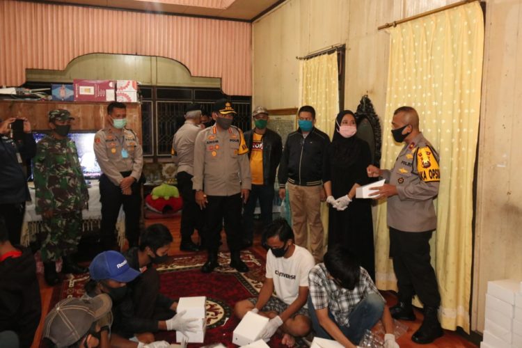 Wakapolda Sumatera Selatan Dan Jajaran Tinjau Aktivitas Memasak Kesiapan Makan Sahur