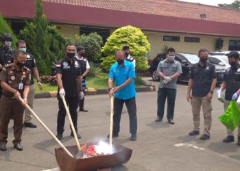Kepala BNN Kota Tangerang Turut Hadir Dalam Pemusnahan Barang Bukti Narkoba Di Polres Metro Tangerang kota 