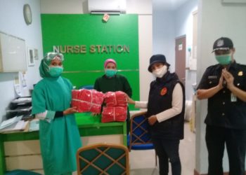 Relawan Haidar Alwi Care Baksos Donasi Ratusan APD ke 5 Puskesmas serta RSUD Di Jakarta Timur