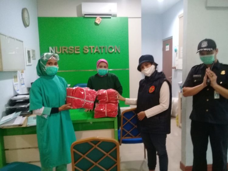 Relawan Haidar Alwi Care Baksos Donasi Ratusan APD ke 5 Puskesmas serta RSUD Di Jakarta Timur