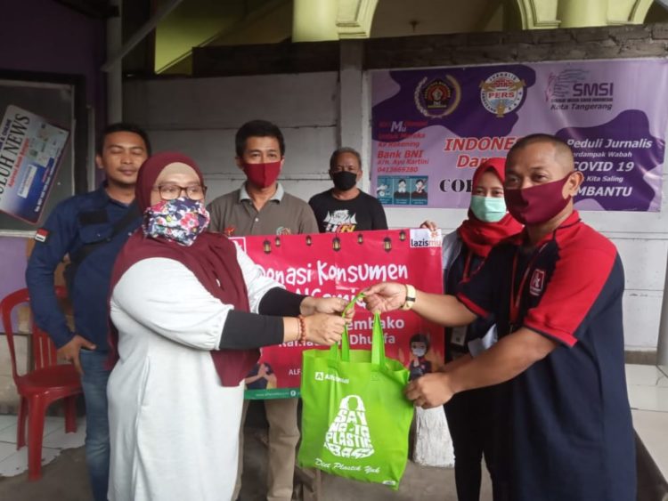 Awak Media Mendapat Bantuan Covid-19 Dari Alfamidi Dan Lazismu