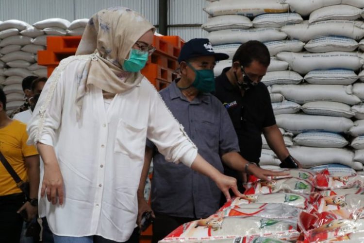 Bupati Purwakarta Anne Ratna Mustika Tinjau Kebutuhan Pokok Jelang PSBB