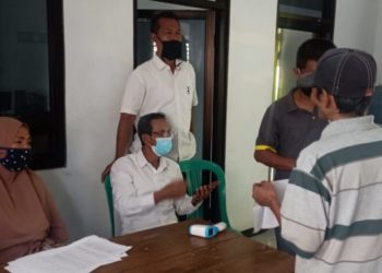 Warga Desa Mekargalih Terima BLT Dana Desa Tahun 2020 Secara Gembira