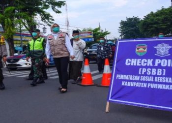 Pemantauan Dihari Ke-2 Oleh Bupati Purwakarta Setelah Diberlakukannya PSBB Sekaligus Memberikan Pengarahaan Kepada Para Pedagang