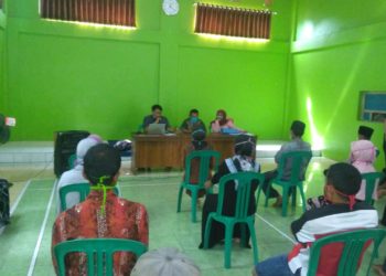 Peyerahaan BLT Di Serahkan Secara Langsung Oleh Kepala Desa Bojong Barat Dilaksanakan Di Aula Kantor Bojong Barat