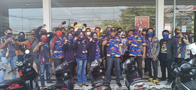 Rasa Kepedulian Terlihat Disini LSM NKRI Bagikan Takjil Secara Gratis 1500 Kepada Masyarakat