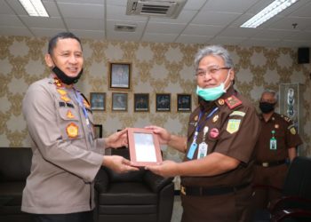 Silaturahmi Kapolda irjen pol.Prof.Dr Eko indra Heri S.,M.M. Sumsel Ke Kajati Sumsel