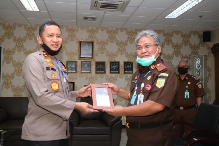 Silaturahmi Kapolda irjen pol.Prof.Dr Eko indra Heri S.,M.M. Sumsel Ke Kajati Sumsel