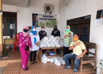 Posyandu Taruna Karya RT 50 Sukawinatan Palembang Dipercaya Menyalurkan Sembako Dari Darma Wanita PU PSDA Sumsel