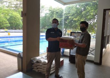 Perumahan De Latinos Melalui Asda III, Serahkan Sembako Ke Jurnalis Tangerang Raya