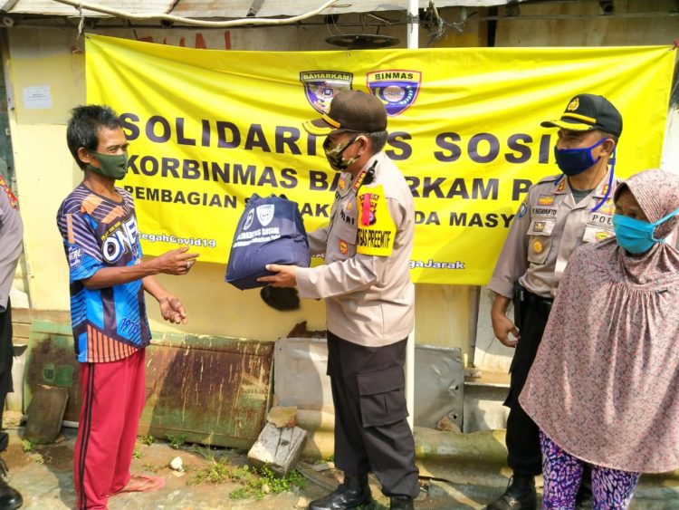Jajaran Polda Banten Melalui Dirbinmas Salurkan Paket Sembako Dari Korbinmas Baharkam Polri