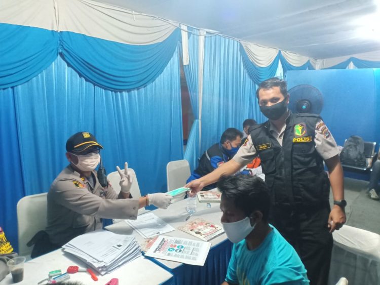 Cegah Dan Putus Mata Rantai Covid-19, Biddokkes Polda Banten Berikan Yankes Kepada Personel di Pos Ketupat Kalimaya 2020