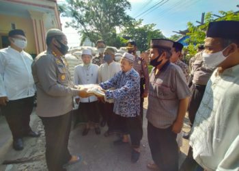 Kapolres Serang Kota Serahkan Bantuan 2 Ton Beras Ke FSPP Kota Serang Guna Wujudkan Rasa Kepedulian Kepada Masyarakat Yang Terdampak Covid-19