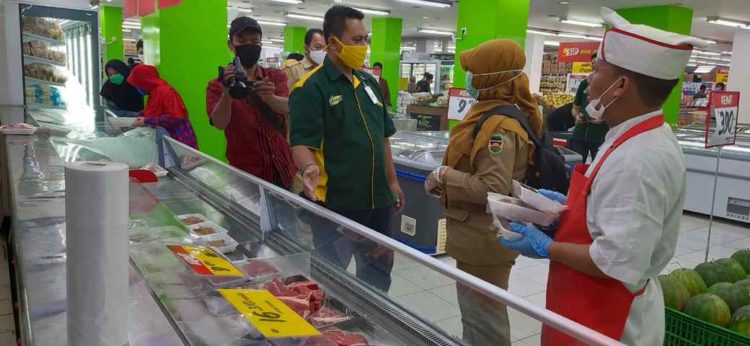 Mencegah Beredarnya Daging Celeng Dinas Perikanan Dan Perternakan Wini Karmila Turun Kepasar Modern Dan Tradisional