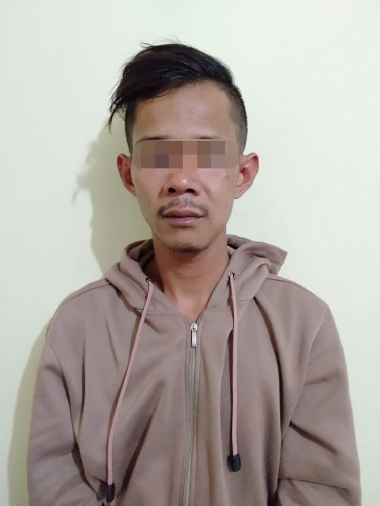 SATUAN SATRES NARKOBA POLRES PURWAKARTA TANGKAP KURIR SATU PAKET SABU