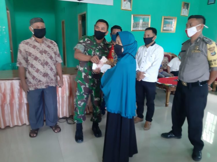 Kampung Lembasung Kabupaten Way Kanan Bagikan BLT 141 KK