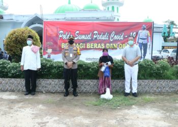 Kapolda Sum-Sel Beserta Personilnya Melaksanakan Kegiatan Peduli Covid-19 Bertempat Dipondok Pesantren AL-Amalul Khair Di Ilir Barat Satu Palembang