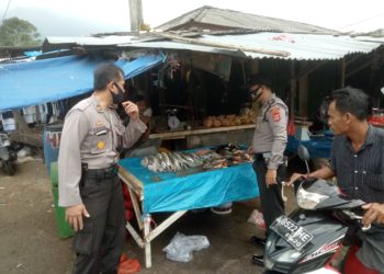 Ditengah Pandemi Covid-19, Polsek Ciomas Lakukan Patroli Datangin Pasar Dan Berikan Himbauan