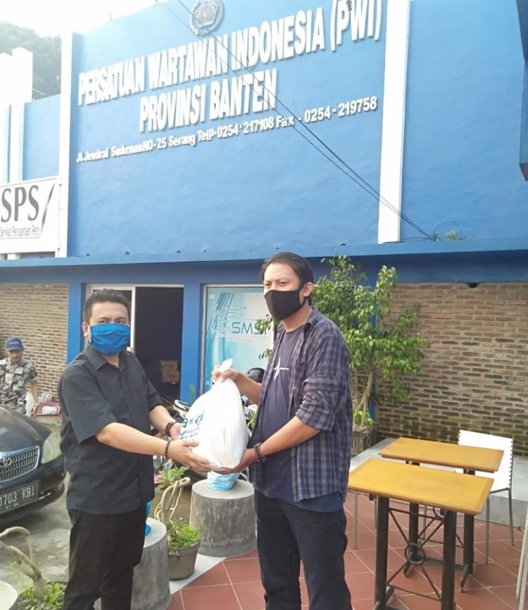 Ditengah Wabah Covid-19,PWI Banten Berbagi