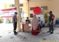 Polri Berserta TNI Amankan Kegiatan Penyaluran Bansos Dari Pemerintah Kepada Warga Terdampak Covid-19