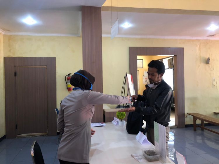 Menuju New Normal Mapolres Purwakarta Buka Kembali Pelayanan Pembuataan SKCK