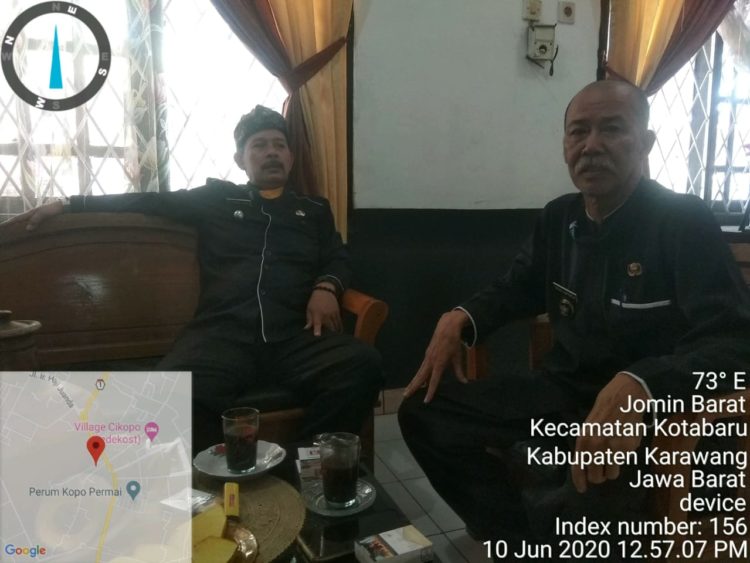 Bantuan Sosial Tunai Kemensos Di Desa Cikopo Bungursari Berikan Oleh Kepala Desa Cikopo Sekaligus Disaksikan Camat Bungursari