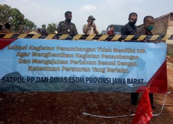 SATPOL PP DAN DINAS ESDM PROVINSI JABAR TUTUP GALIAN C SUKATANI PURWAKARTA YANG DI DUGA TIDAK MENGANTONGI IZIN