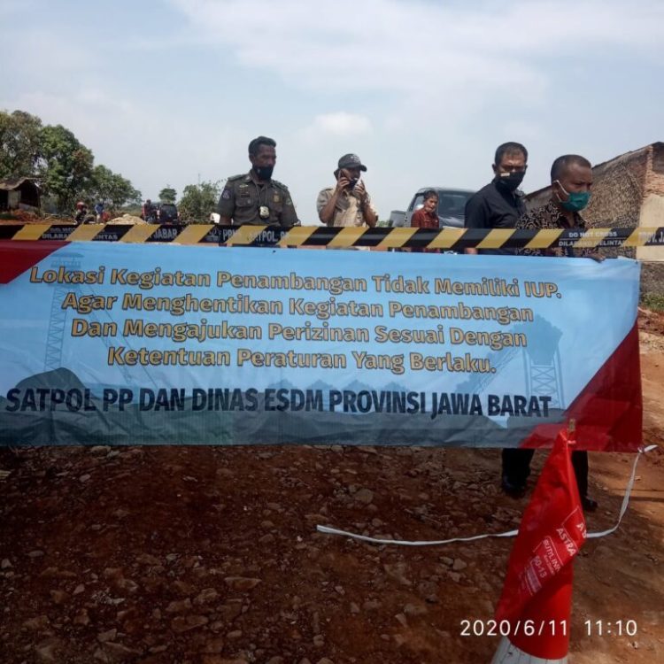 SATPOL PP DAN DINAS ESDM PROVINSI JABAR TUTUP GALIAN C SUKATANI PURWAKARTA YANG DI DUGA TIDAK MENGANTONGI IZIN