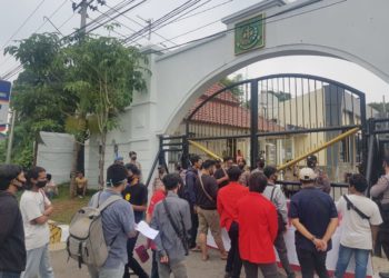 Jajaran Polres Serang Kota Lakukan Pengamanan Unras GMPB Di Gedung DPRD Banten