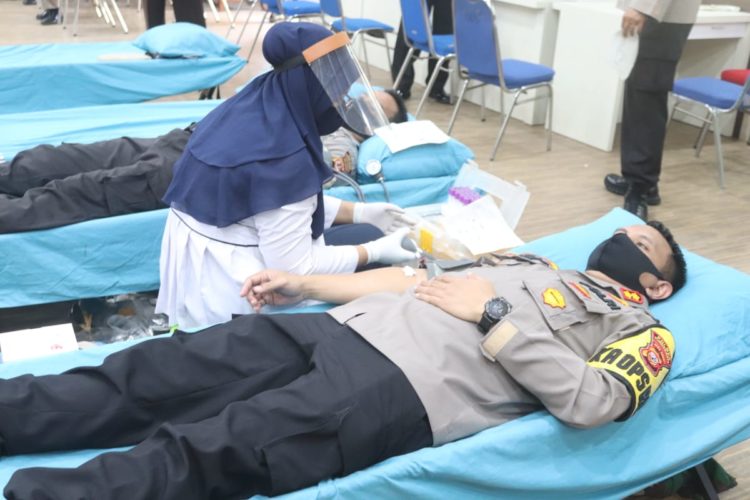 Jelang Hari Bhayangkara Ke-74 Mapolres Purwakarta Gelar Bakti Donor Darah Membantu Ketersediaan Stok Darah