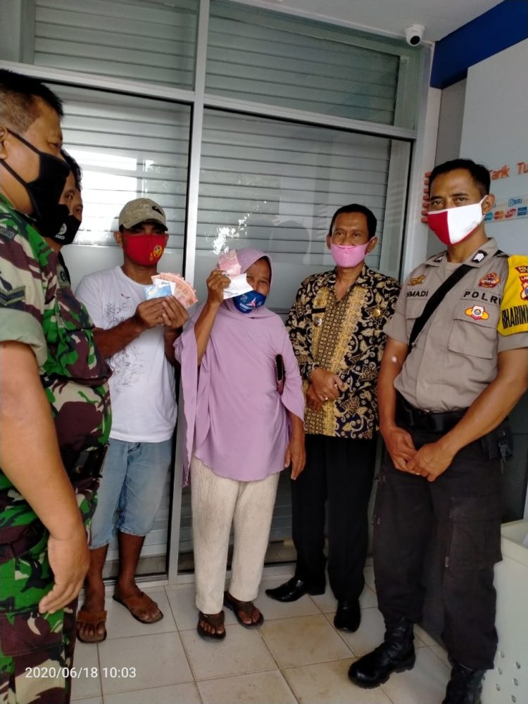 110 KK Kampung Bumi Ratu Bagikan BLT Tahap Dua
