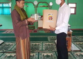 Sambut HANI Polres Purwakarta Melalui Satres Narkoba Wakafkan 230 Al QURAN Keberbagai Pesantren Dan Masjid
