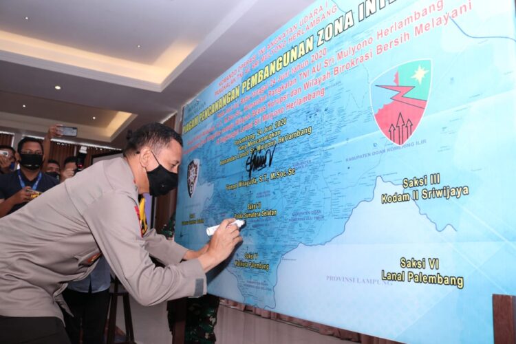 Kapolda Sumsel Mengahadiri Undangan Penandangan Piagam Penandatangan Pencanangan Zona Integritas