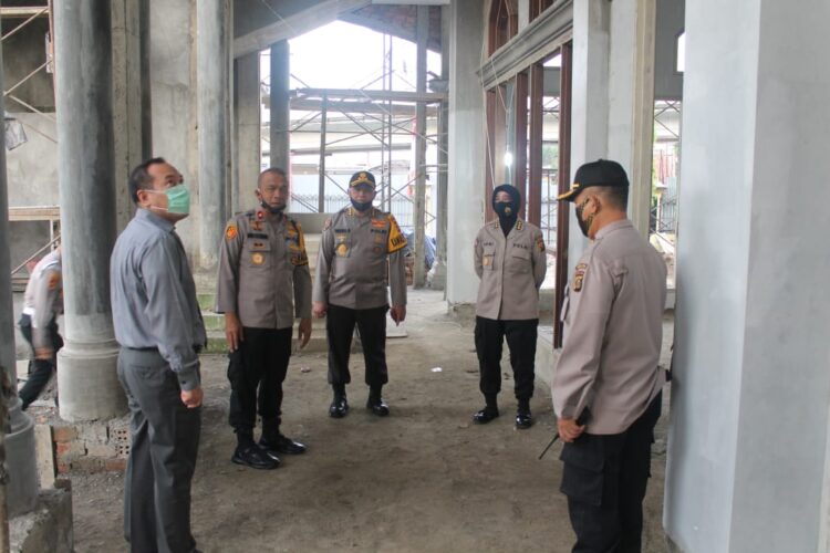 Wakapolda Sumsel Didampingi Irwasda, Kabidkeu Serta Kayanma Mengecekan Pembangunan Masjid Dan Pembangunan Gedung Mapolda 