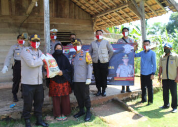 Hari Bhayangkara 74, Polres Way Kanan dan Jajaran Bakti Sosial Serentak
