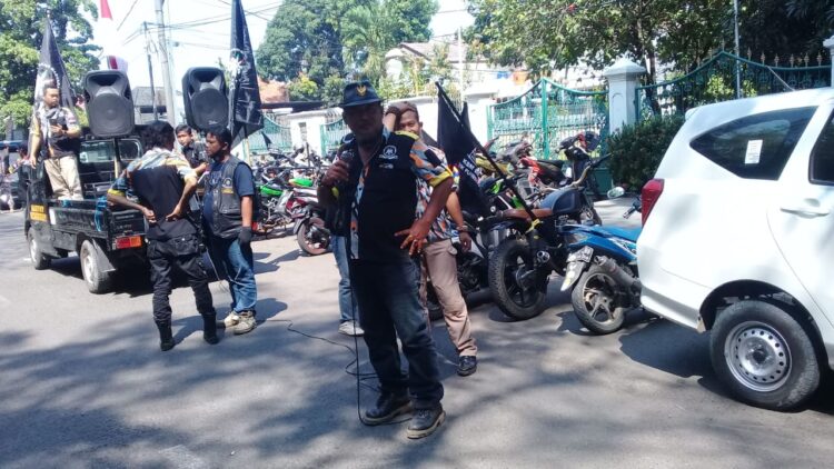 ORASI DEMO LSM GMBI KE DPRD MENOLAK KERAS RUU HIP