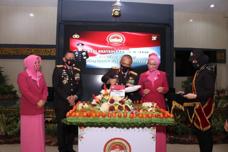 Polda Sum-Sel Memperingati Hari Bhayangkara Yang Ke-74