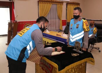 Kapolda Sumsel Didampingi Waka Polda Memimpin Penandatangan Pakta Integritas 