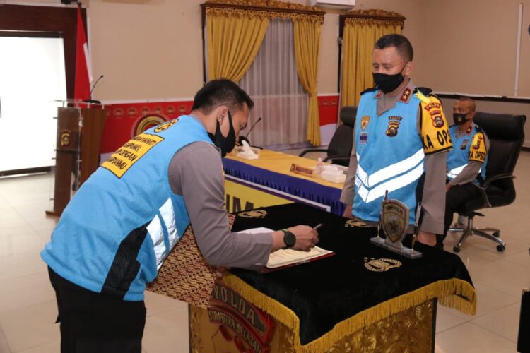 Kapolda Sumsel Didampingi Waka Polda Memimpin Penandatangan Pakta Integritas 