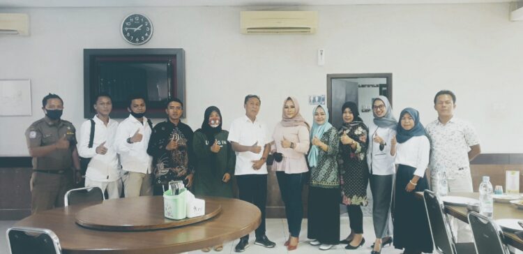 Ketua DPC Yayasan GANN Kabupaten Ogan Ilir Rahmadi Djakfar menyambut kedatangan Rombongan DPD GANN Sumsel